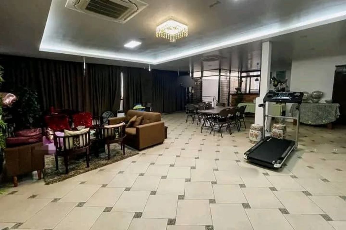 Shophouse for Sale in Highway Hills, Mandaluyong, Metro Manila near MRT-3 Shaw Boulevard