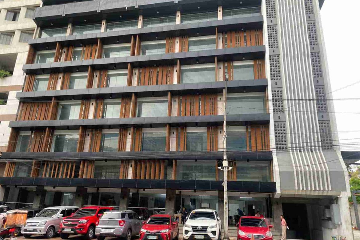 Shophouse for Sale in Laging Handa, Quezon City, Metro Manila near MRT-3 Kamuning