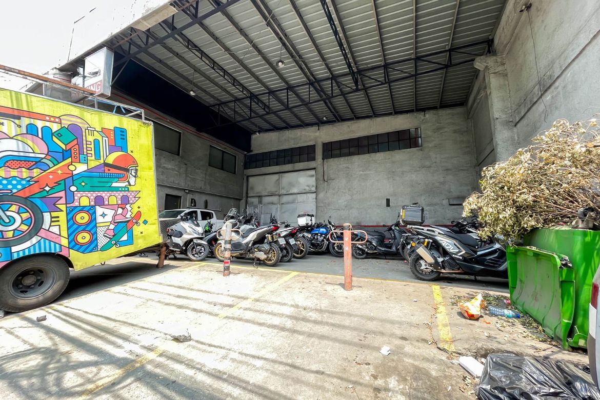 Shophouse for Sale in Loyola Heights, Quezon City, Metro Manila near LRT-2 Katipunan – photo 3