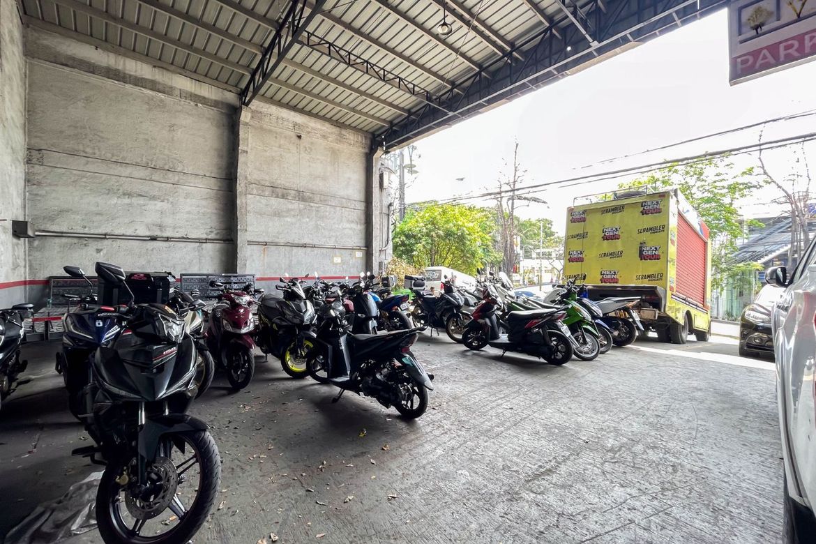 Shophouse for Sale in Loyola Heights, Quezon City, Metro Manila near LRT-2 Katipunan – photo 6