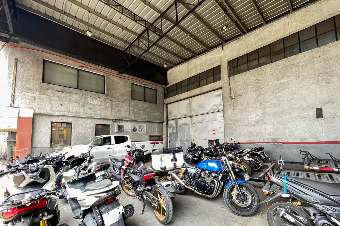 Shophouse for Sale in Loyola Heights, Quezon City, Metro Manila near LRT-2 Katipunan – photo 8