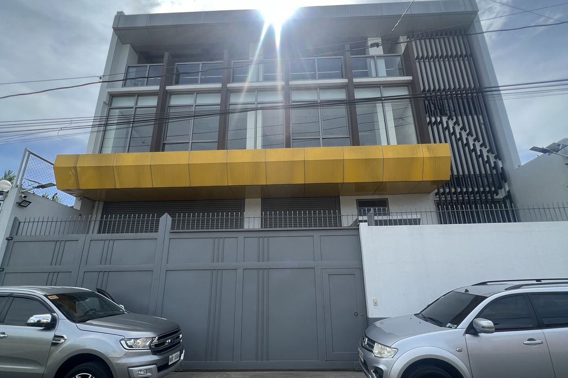 Shophouse for Sale in Manuyo Dos, Las Piñas, Metro Manila