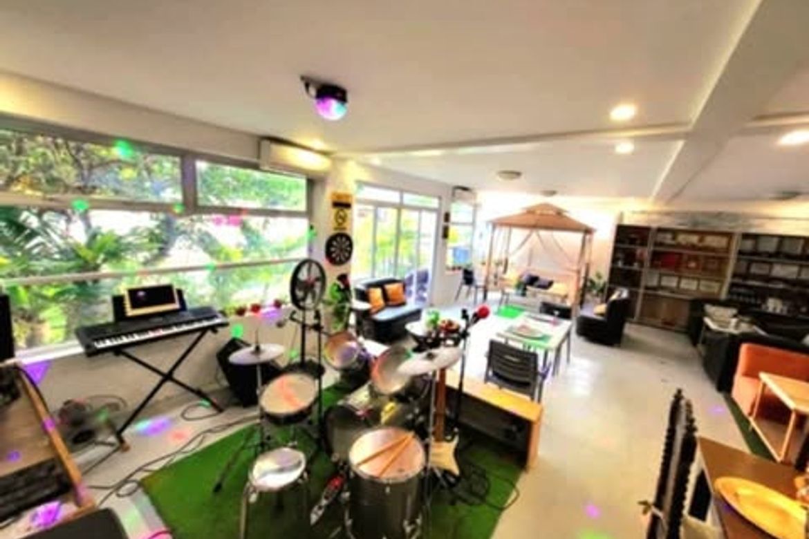 Shophouse for Sale in Marulas, Kawit, Cavite