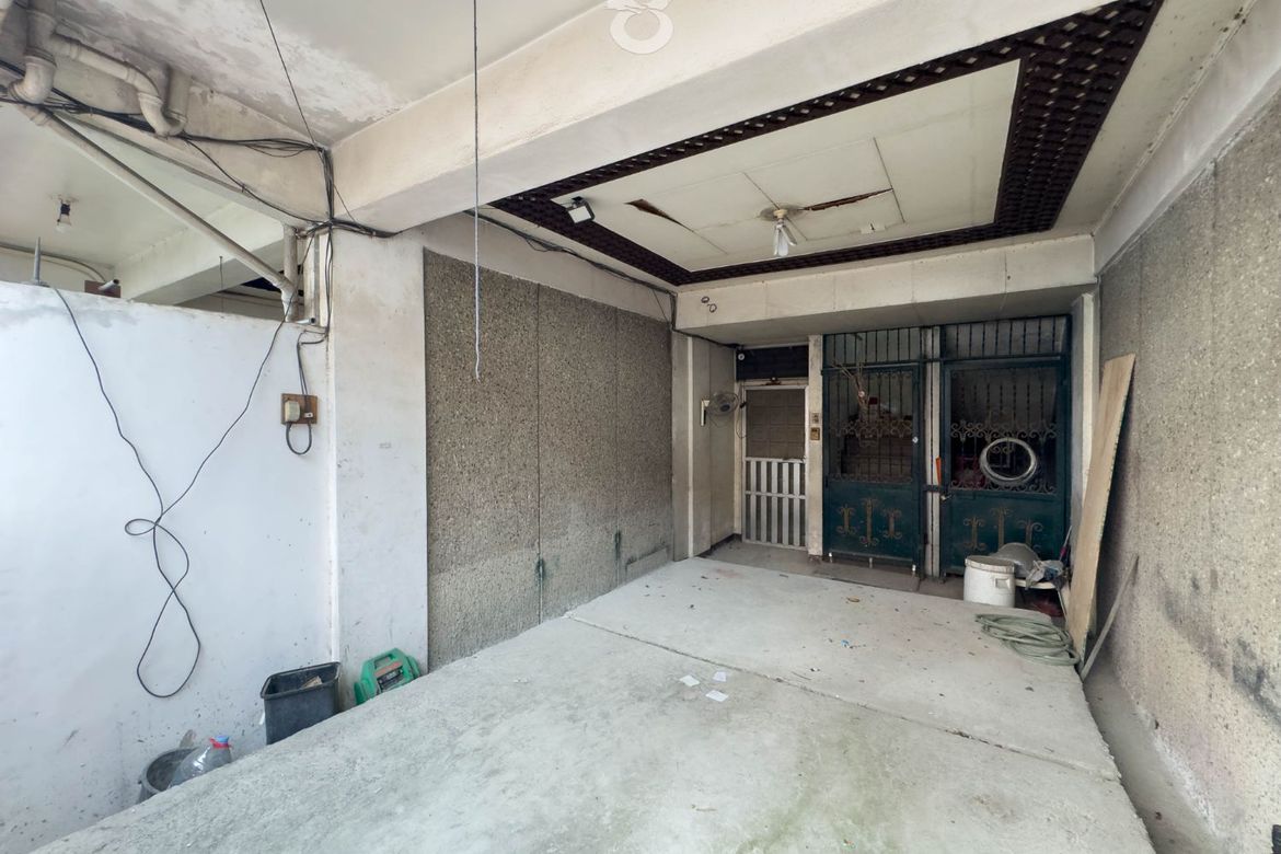 Shophouse for Sale in Palanan, Makati, Metro Manila – photo 5