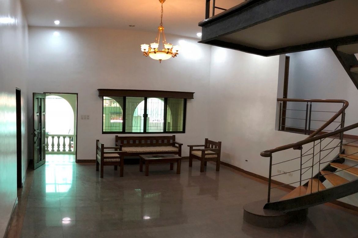 Shophouse for Sale in Pinyahan, Quezon City, Metro Manila near MRT-3 Kamuning