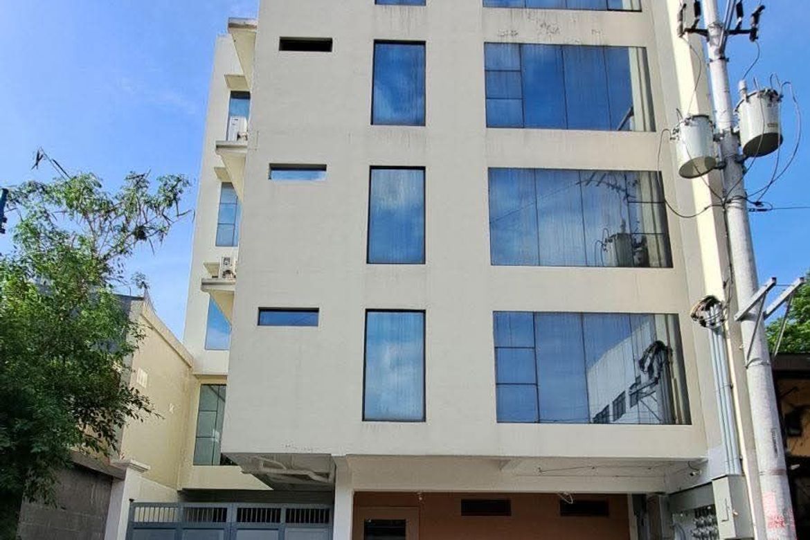 Shophouse for Sale in Plainview, Mandaluyong, Metro Manila near MRT-3 Boni