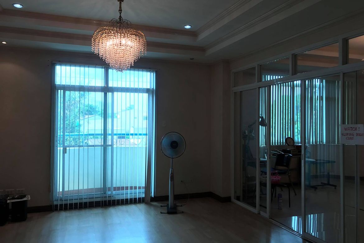 Shophouse for Sale in Poblacion, Mandaluyong, Metro Manila – photo 2