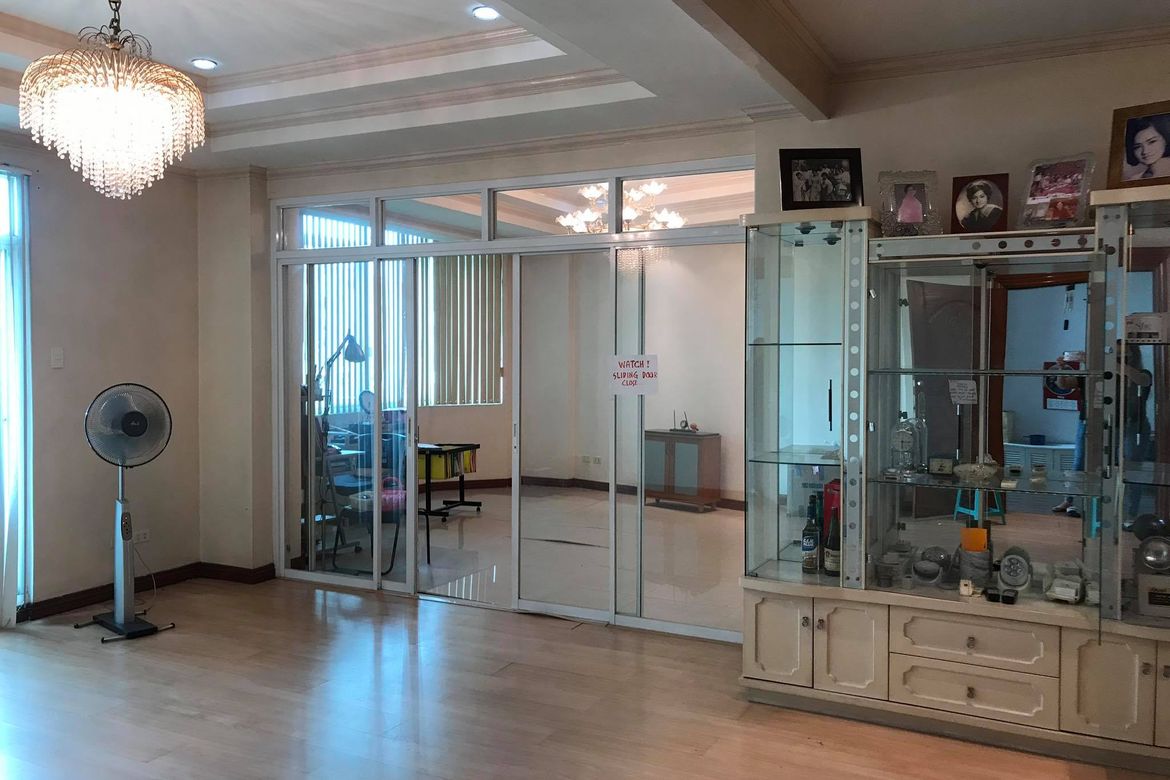 Shophouse for Sale in Poblacion, Mandaluyong, Metro Manila – photo 3