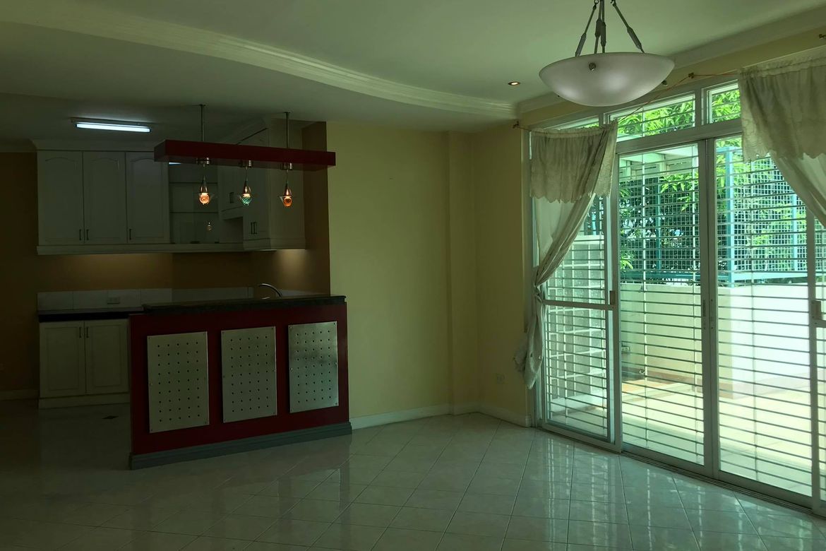 Shophouse for Sale in Poblacion, Mandaluyong, Metro Manila – photo 5
