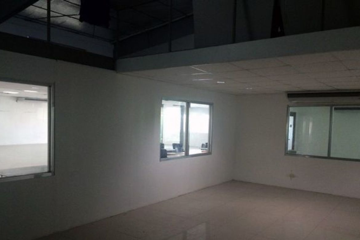 Shophouse for Sale in San Lorenzo, Makati, Metro Manila near MRT-3 Ayala