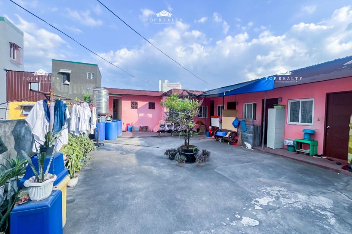 Shophouse for Sale in Santa Cruz, Manila, Metro Manila near LRT-1 Tayuman
