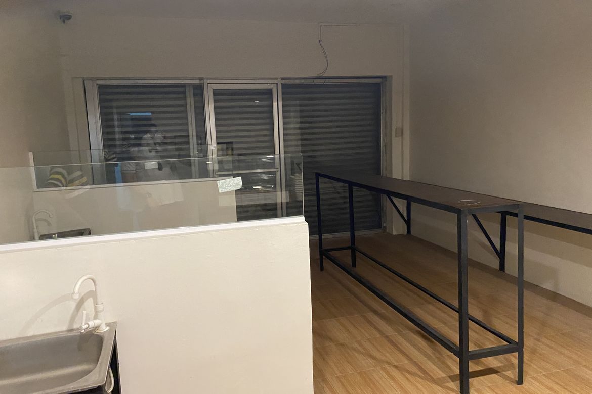 Shophouse for Sale in South Triangle, Quezon City, Metro Manila near MRT-3 Quezon Avenue – photo 2