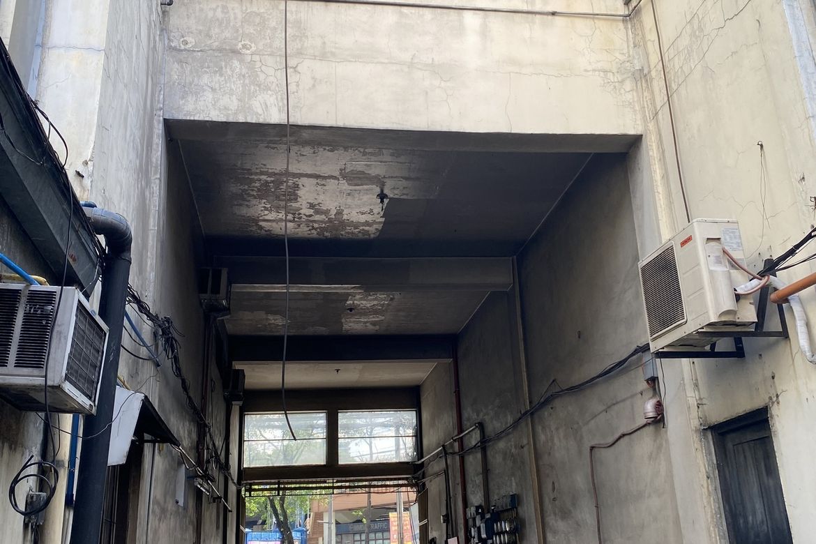 Shophouse for Sale in South Triangle, Quezon City, Metro Manila near MRT-3 Quezon Avenue – photo 6