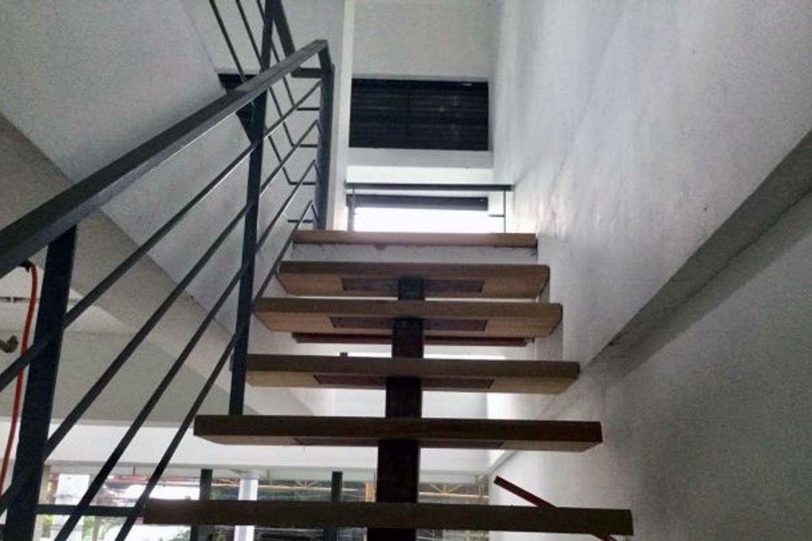 Shophouse for Sale in Urdaneta, Makati, Metro Manila near MRT-3 Buendia – photo 2