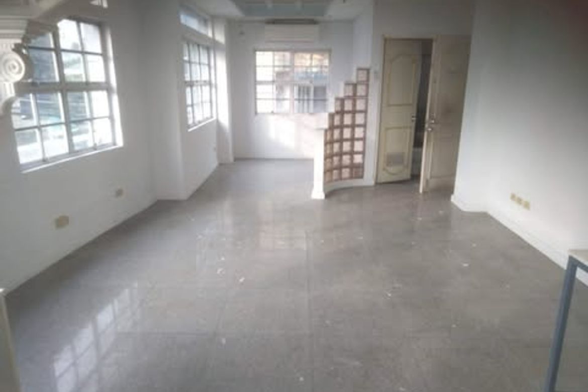 Shophouse for Sale in Veterans Village, Quezon City, Metro Manila near MRT-3 North Avenue – photo 2