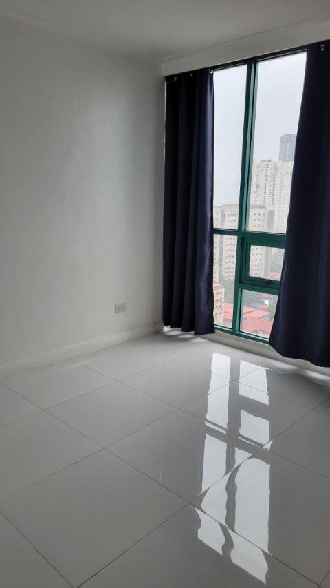 Spacious 2-Bedroom Condo Unit for Sale in Robinson’s Place Residences, Ermita, Manila – photo 4