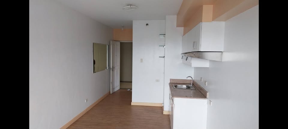 Studio Condo with Balcony for Rent at Illumina Residences, Sta. Mesa, Manila photo 3
