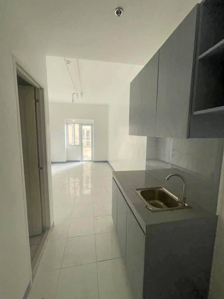 Studio Condo with Balcony for Sale at Victoria Station 2, EDSA