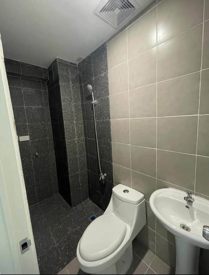 Studio Condo with Balcony for Sale at Victoria Station 2, EDSA – photo 2