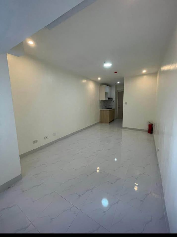 Studio Condo with Balcony for Sale at Victoria Station 2, EDSA – photo 3