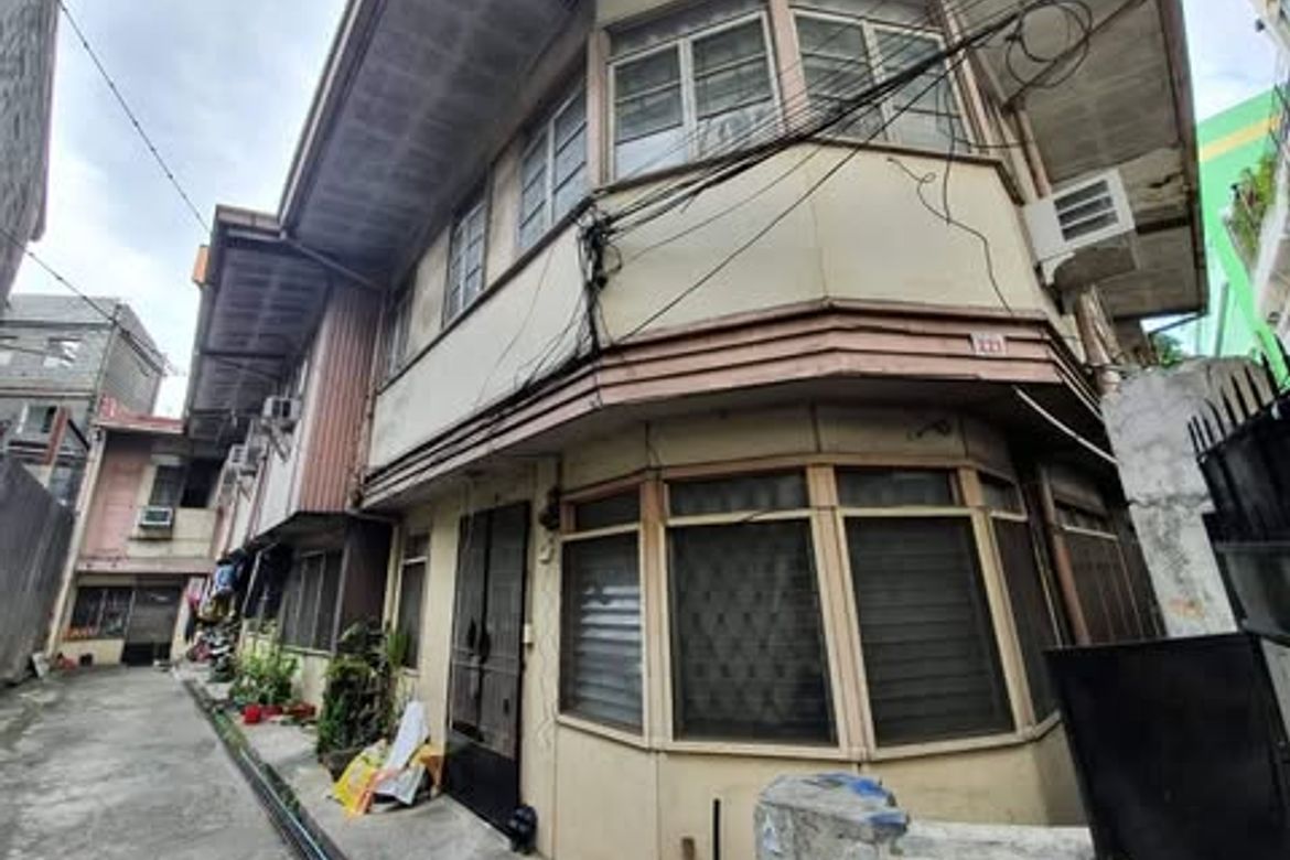 Townhouse for Sale in Manila, Metro Manila near LRT-2 Legarda – photo 2