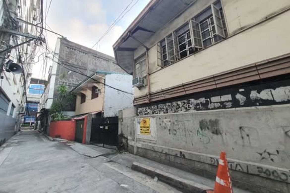 Townhouse for Sale in Manila, Metro Manila near LRT-2 Legarda – photo 3