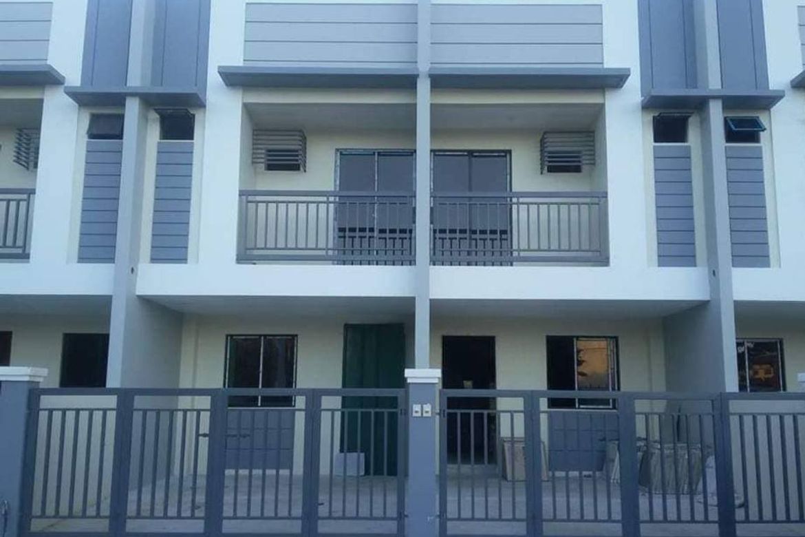 Townhouse for Sale in Manuyo Dos, Las Piñas, Metro Manila