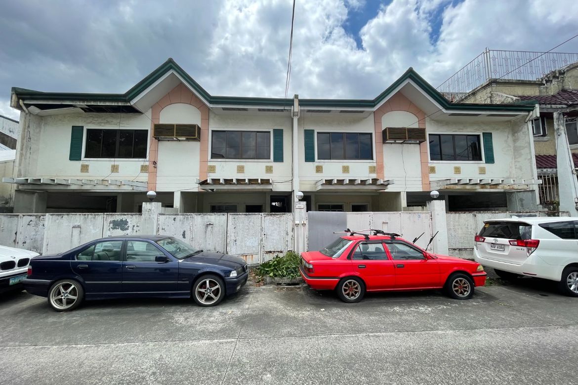 Townhouse for Sale in Santolan, Pasig, Metro Manila near LRT-2 Santolan
