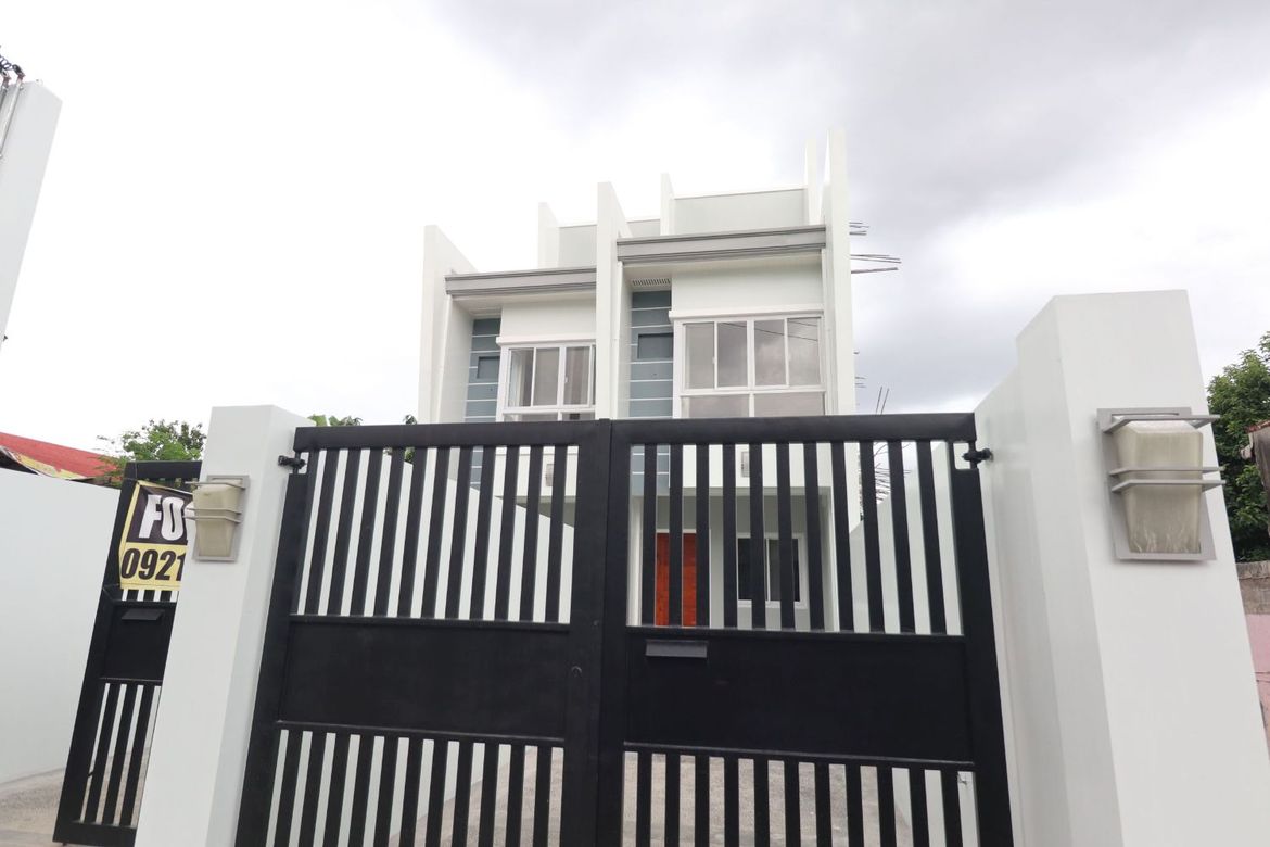 Townhouse for Sale in Ugong, Valenzuela, Metro Manila