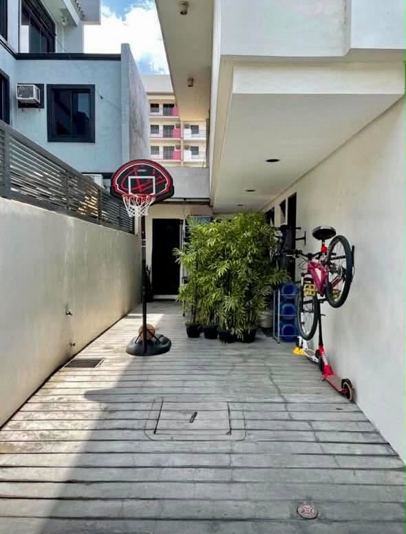 Upscale 3-Bedroom House and Lot for Sale in Mahogany Place 2, Acacia Estates, Taguig – photo 3