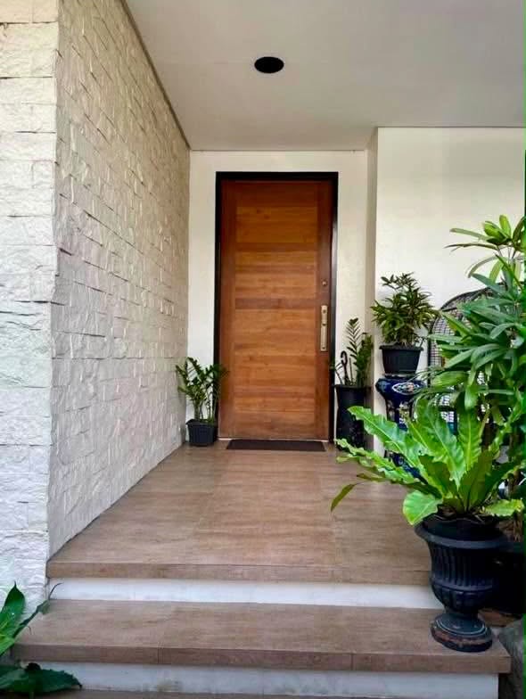 Upscale 3-Bedroom House and Lot for Sale in Mahogany Place 2, Acacia Estates, Taguig – photo 5