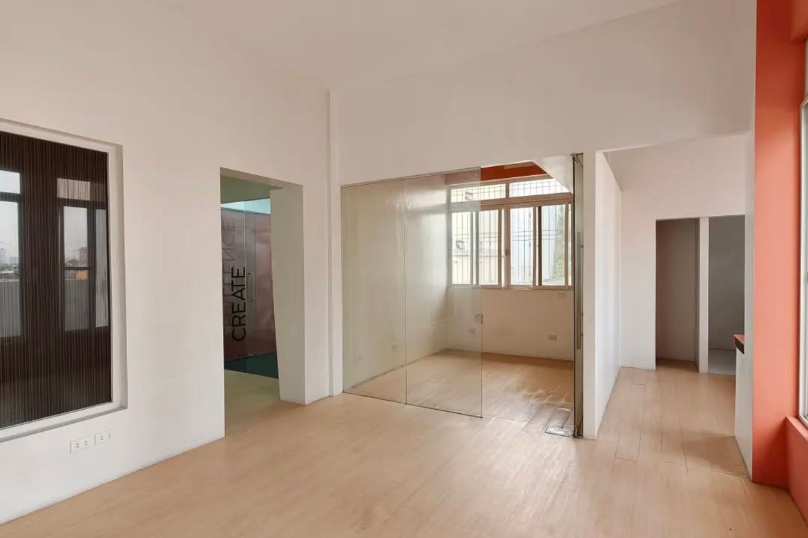 Villa for Sale in Poblacion, Makati, Metro Manila – photo 4