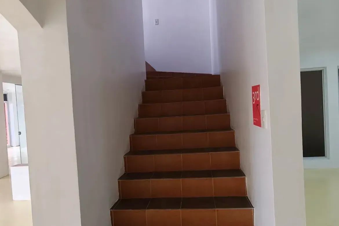 Villa for Sale in Poblacion, Makati, Metro Manila – photo 8