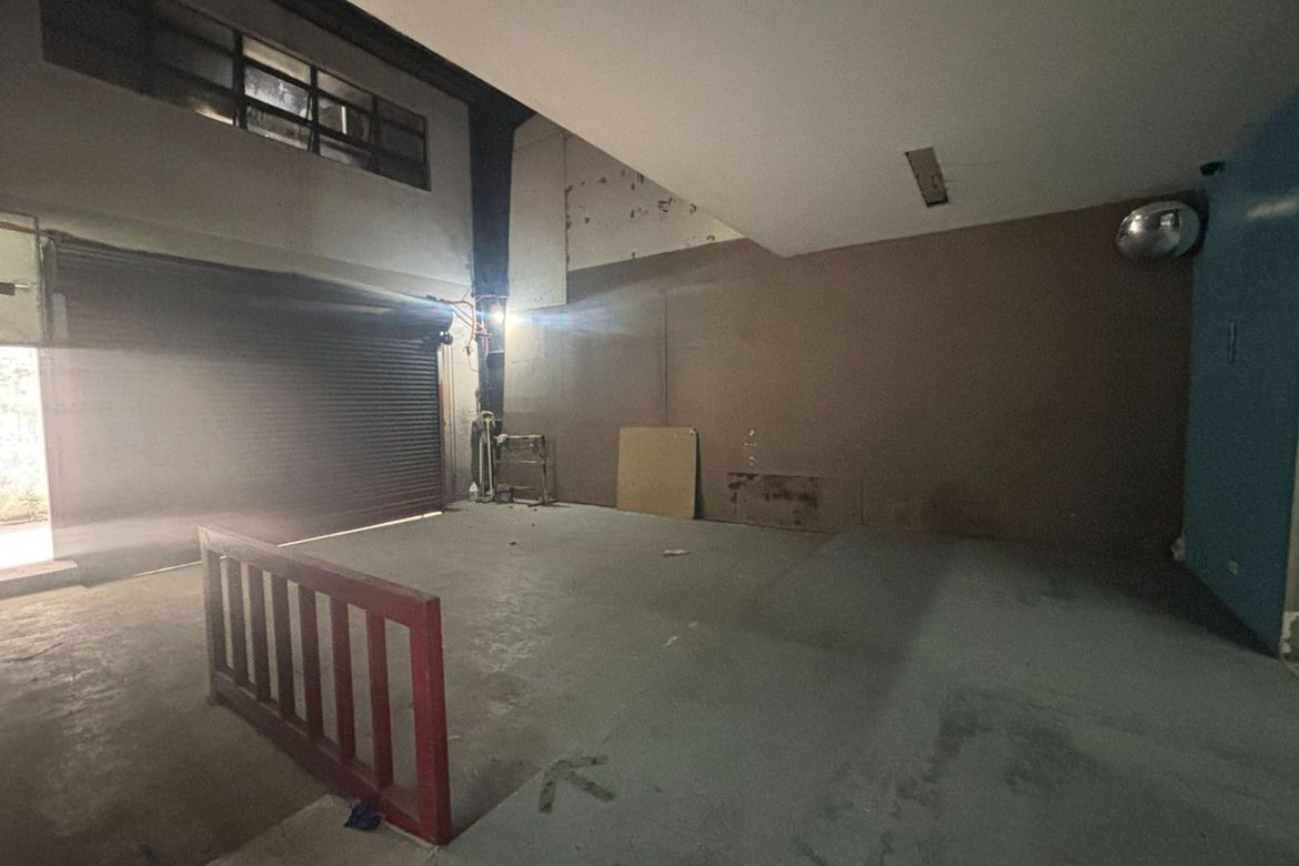 Warehouse / Factory for Rent in Pio Del Pilar, Makati, Metro Manila photo 3