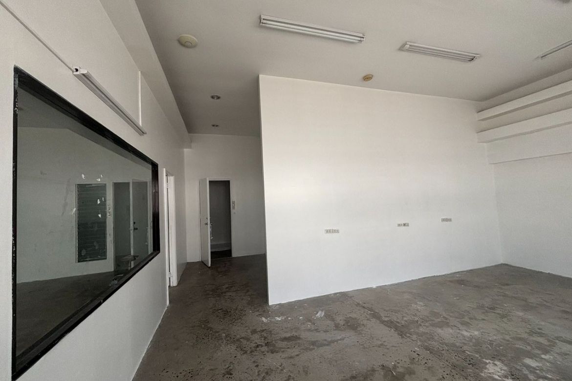 Warehouse / Factory for Rent in Pio Del Pilar, Makati, Metro Manila photo 5