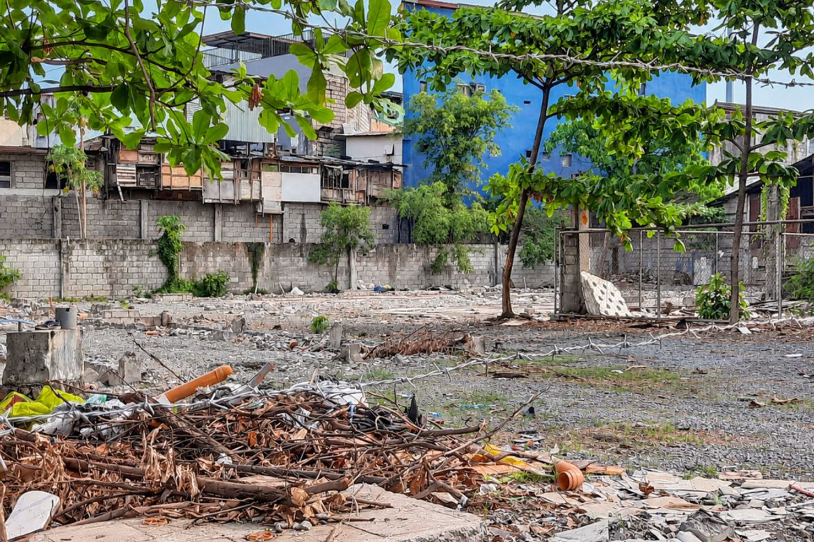 Warehouse / Factory for Sale in Apolonio Samson, Quezon City, Metro Manila near LRT-1 Balintawak