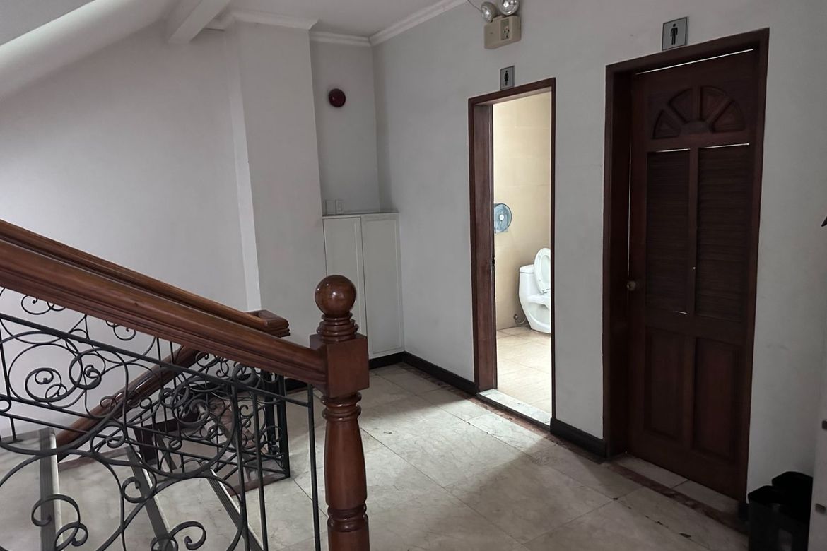 Warehouse / Factory for Sale in Poblacion, Makati, Metro Manila